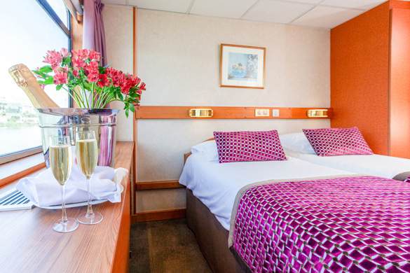 CroisiEurope MS La Belle de Cadix Middle Deck 2 Adjustable Twin Beds CAT A ©Alberto Dastis.jpg